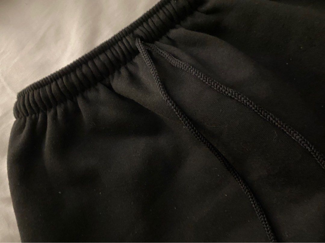 (BUNDLE) Trendy 2-Piece Mini Skirt Bundle (Category: Skirts) located in Santa Rosa. Submitted by goosebag3l (Listing ID 1470984166, Image 3). Description: • Condition: Pre-loved but in great condition. What’s Included: • Black Fleece Mini Skirt: Cozy and ultra-soft fleece mini skirt with a comfortable elastic waistband and adjustable drawstrings for a relaxed fit. • Sage Green Dotted A-Line Mini Skirt: A stylish, lightweight sage green mini skirt