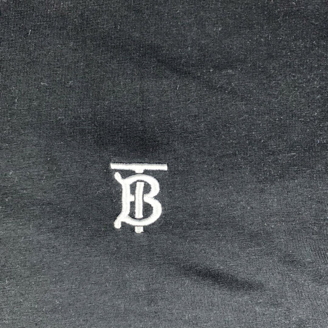 Burberry Black TB Monogram T-Shirt (Category: Tshirts & Polo Shirts ) located in Baguio. Submitted by vintage_lurker (Listing ID 1471087365, Image 3). Description: Size on tag: XL fits Medium Width: 21” Length: 27” Issue/s: none Mine: 790 + Shipping fee 📍Payment first policy. no COD or COP 📍All items Washed and Sanitized 🧼 Shoot your offer. I’m all ears‼️ OTHER DETAILS: - Brand: Burberry - Color: Black - Size: XL - Design: Classic crewneck wit