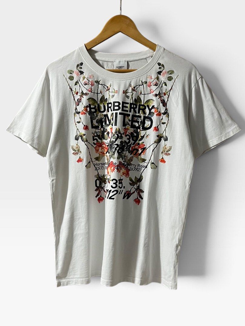 Burberry Floral & Big Script Shirt (Category: Luxury Apparel) located in Tagum. Submitted by graveyard_archive.ph (Listing ID 1471100682, Image 1). Description: M on tag L for women 19.7x27 Excellent Cr: 9.8/10 No issue ‼️.