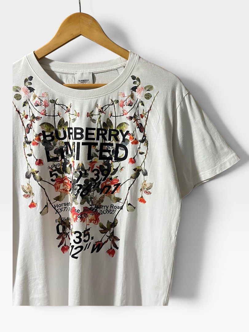 Burberry Floral & Big Script Shirt (Category: Luxury Apparel) located in Tagum. Submitted by graveyard_archive.ph (Listing ID 1471100682, Image 2). Description: M on tag L for women 19.7x27 Excellent Cr: 9.8/10 No issue ‼️.