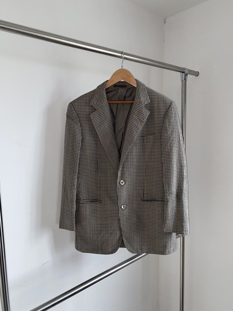 ‘Burberry London Blazer Jacket’ (Category: Coats, Jackets and Outerwear) located in Calamba. Submitted by dreality. (Listing ID 1471056202, Image 2). Description: ‘Burberry London Blazer Jacket’ Width: 20 | Length: 28 Best Fittings: Medium - Large ・ Like new condition! ・ Color rate: 10/10 ・ Flaw: NONE! 🔖 ON SALE: ₱550 ONLY!.