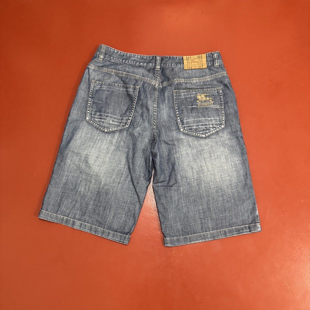 BURBERRY MAONG SHORTS (JORTS) (Category: Babies & Kids Fashion) located in Pasig City. Submitted by buzzthrifty (Listing ID 1471004204, Image 2). Description: SIZE 34-35WAIST 22"LENGTH EXCELLENT CONDITION .