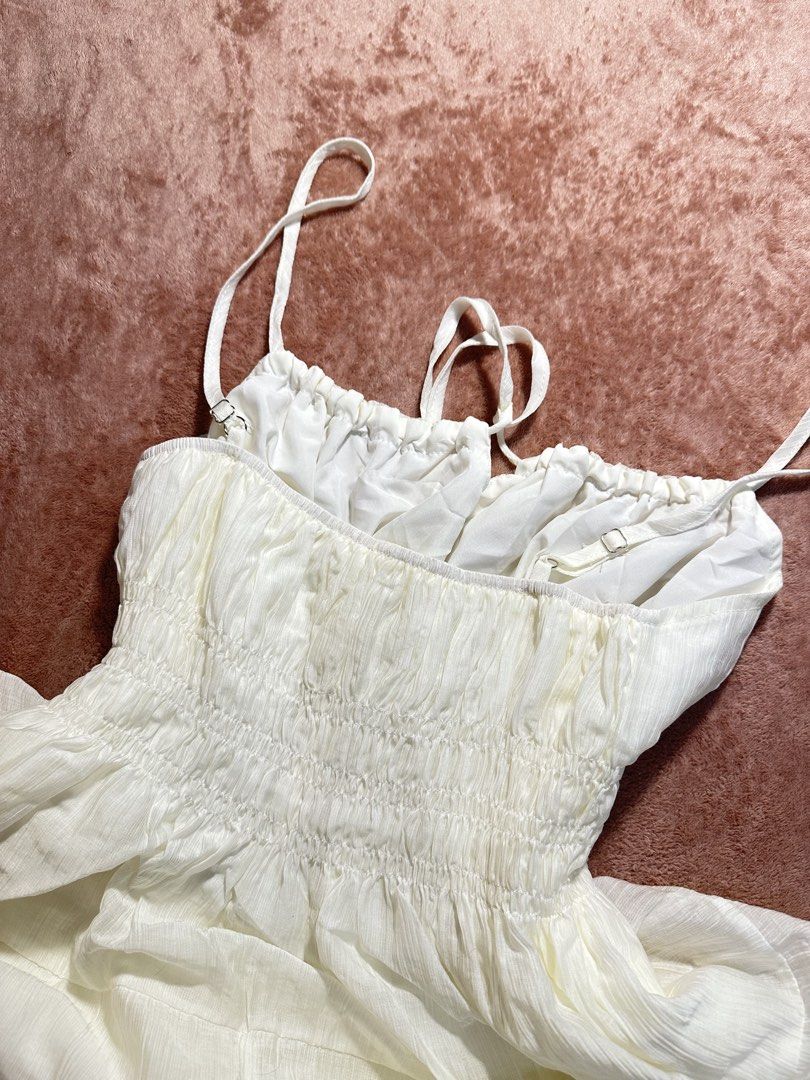 BUTTER WHITE DRESS (Category: Dresses) located in Cavite. Submitted by prelovedbyreluv (Listing ID 1471039519, Image 3). Description: stretchable small to medium.