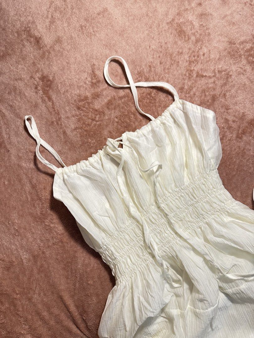 BUTTER WHITE DRESS (Category: Dresses) located in Cavite. Submitted by prelovedbyreluv (Listing ID 1471039519, Image 2). Description: stretchable small to medium.