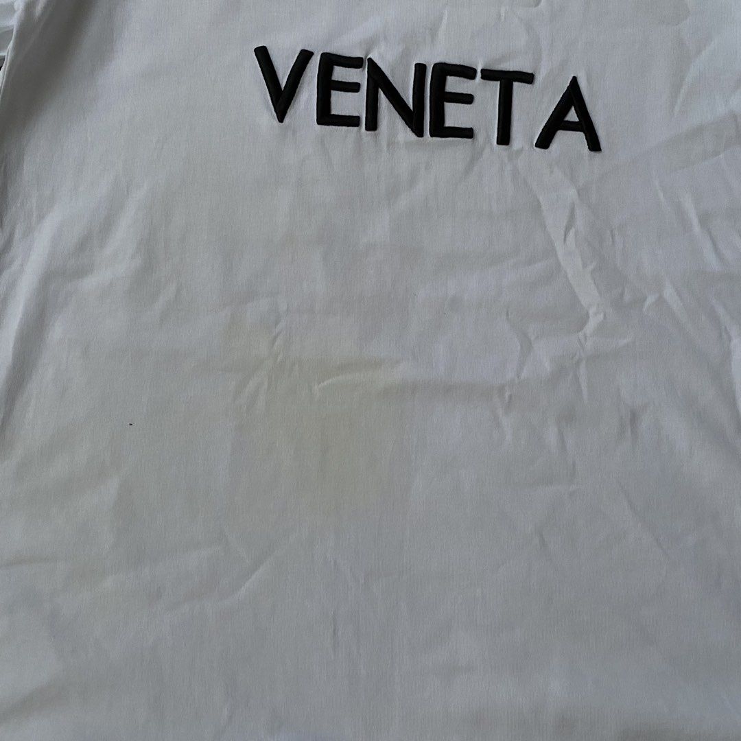 BV (Category: Luxury Apparel) located in Cabadbaran. Submitted by 21stera.ph (Listing ID 1471037108, Image 3). Description: Bottega veneta 21 x 28 Issue yellow stain/ washable.