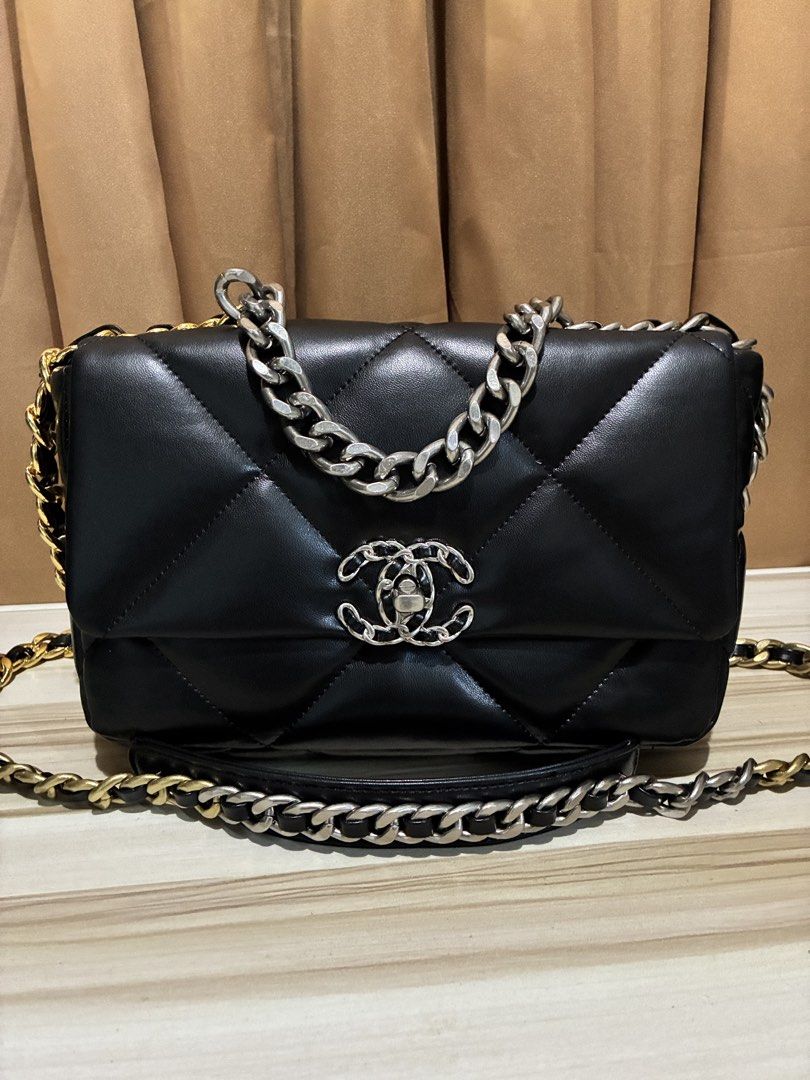 C19 3tone silver gold (Category: Luxury Bags & Wallets) located in Manila. Submitted by finders_keepers651 (Listing ID 1471103901, Image 1). Description: .