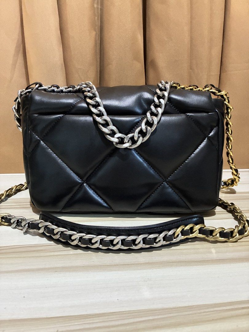 C19 3tone silver gold (Category: Luxury Bags & Wallets) located in Manila. Submitted by finders_keepers651 (Listing ID 1471103901, Image 2). Description: .