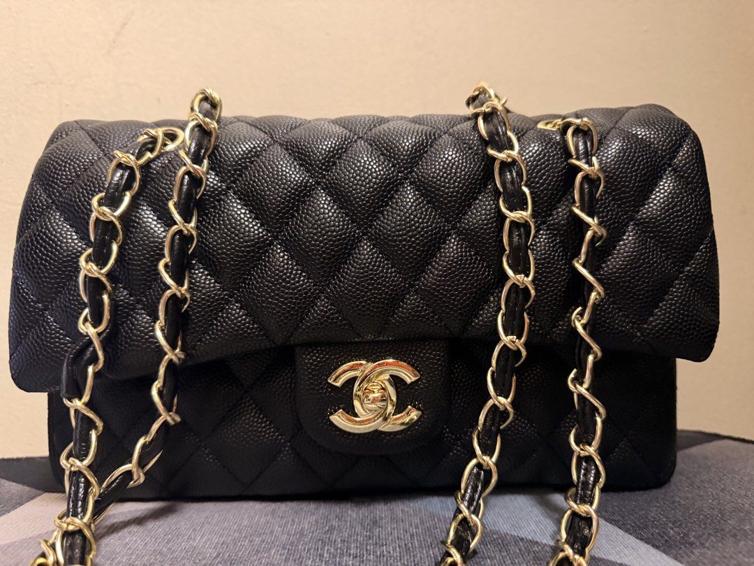C H A N E L FLAP (Category: Shoulder Bags) located in Batangas. Submitted by stopandshopforluxury (Listing ID 1470955377, Image 2). Description: Caviar leather Double flap With holo sticker No flaws Not guaranteed.