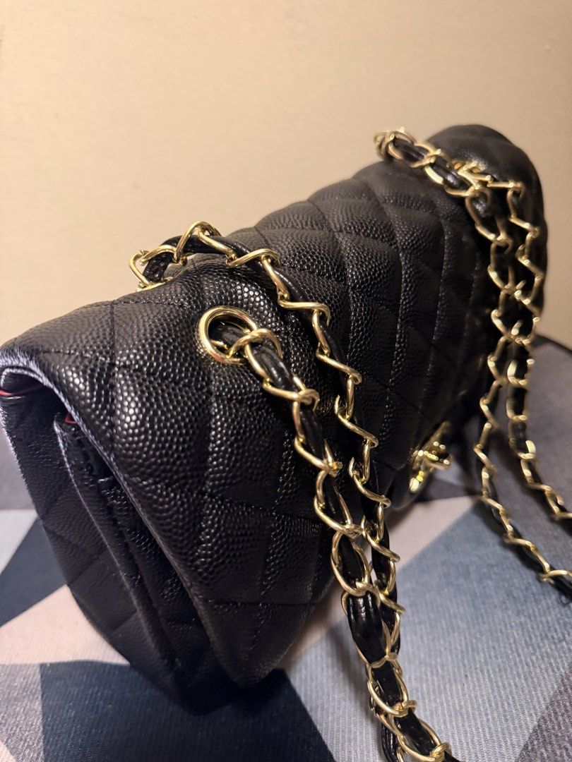 C H A N E L FLAP (Category: Shoulder Bags) located in Batangas. Submitted by stopandshopforluxury (Listing ID 1470955377, Image 3). Description: Caviar leather Double flap With holo sticker No flaws Not guaranteed.