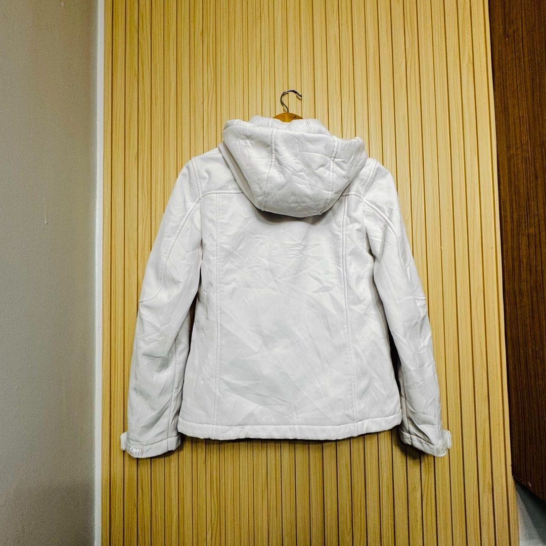 CALVIN KLEIN Performance GORPCORE Technical UTILITY TECHWEAR Y2K SOFTSHELL Hooded Jacket WHITE XS 19x22 (Category: Coats, Jackets and Outerwear) located in Dasmarinas. Submitted by yg_swoosh (Listing ID 1471007913, Image 3). Description: > PRE-LOVED / NEEDS WASHING. NO OTHER ISSUES. CALVIN KLEIN Performance GORPCORE Technical UTILITY TECHWEAR Y2K SOFTSHELL Hooded Jacket WHITE XS 19x22 #Gorpcore #Streetwear #Minimalist #CleanBoy #Workwear #Casual 