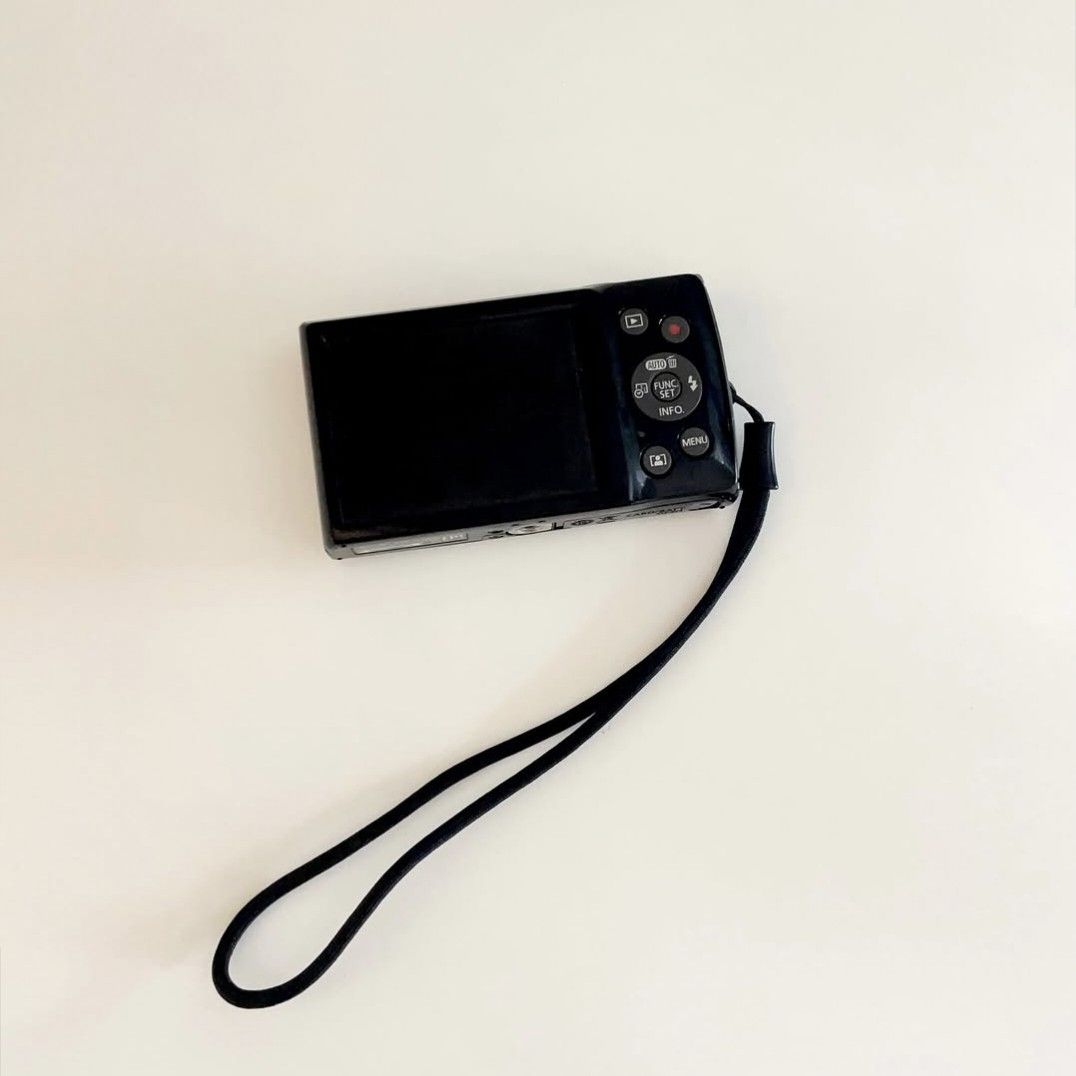 Canon Ixus 185 in black (Category: Cameras) located in Quezon City. Submitted by mel_2303 (Listing ID 1470990231, Image 2). Description: CANON IXUS 190 ₱4800 20MP 10x Optical Zoom With Wi-Fi and NFC for Easy Transfer Body Condition: 9.8/10 NO FUNCTIONAL ISSUES: flash, zoom, and buttons are all working. inclusion: unit, battery, sd card, universal charger, wrist strap, and camera pouch. READY TO USE! Location: Parañaque Payment Methods: Cash, GCas