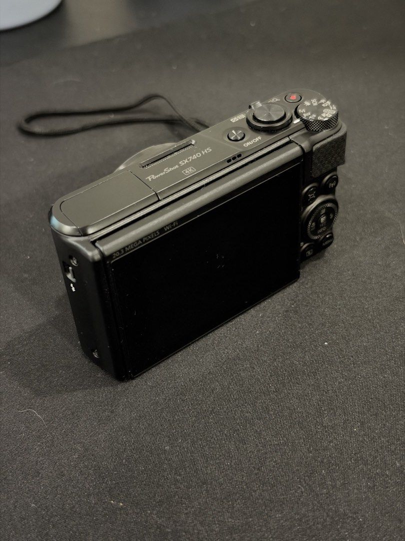 Canon SX740 hs (Category: Cameras) located in Cebu City. Submitted by renny_008 (Listing ID 1470994236, Image 2). Description: NEGOTIABLE.