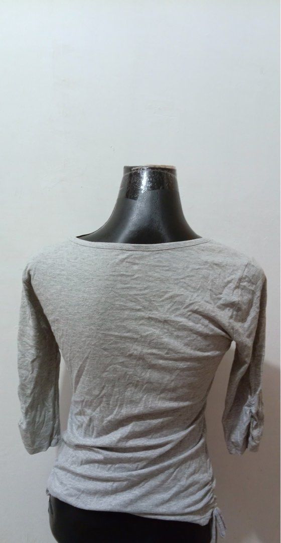 Canyon River Blues Grey Top XL (Category: Tshirts & Polo Shirts ) located in Quezon City. Submitted by charitoo369 (Listing ID 1471118020, Image 2). Description: - Brand: Canyon River Blues - Size: XL - Color: Grey - Material/Origin: Made in Vietnam - Design: Long sleeves, scoop neckline, and a cute sequin-detailed front pocket - Style: Casual everyday wear, super easy to match with your favorite jeans or skirts - Imported small size sya kaya kah