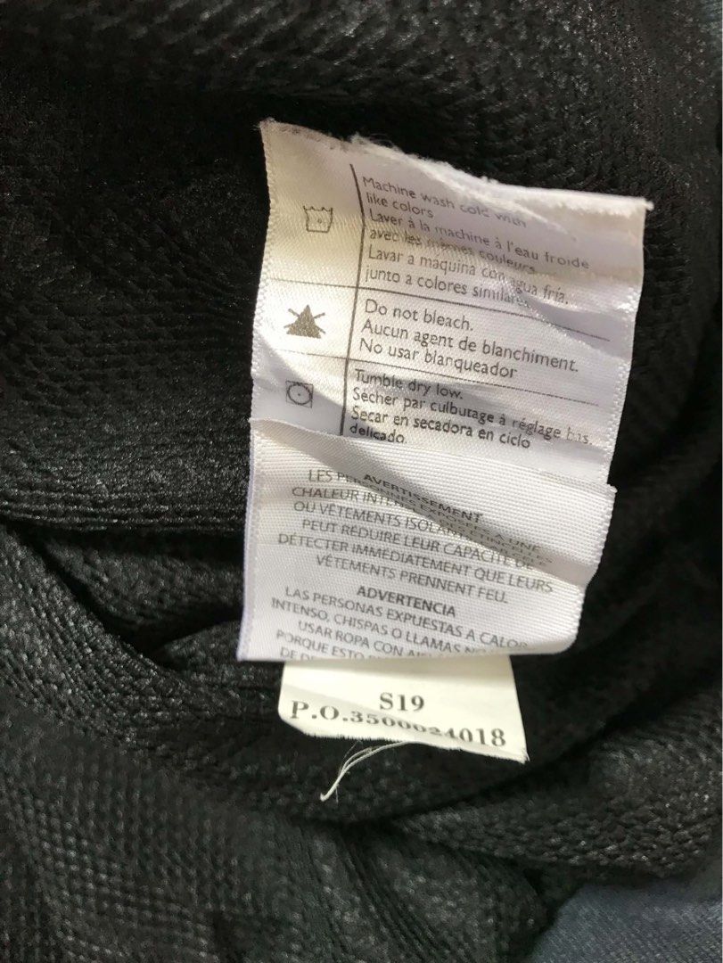 Carhartt Zip Hoodie (Category: Coats, Jackets and Outerwear) located in Leyte. Submitted by odd_noodle (Listing ID 1470986615, Image 3). Description: .