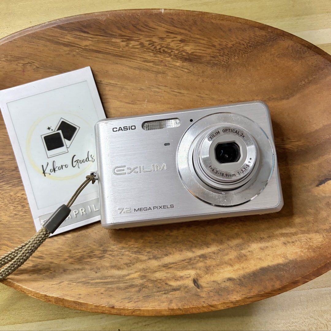 Casio Exilim EX-Z77 Digital Camera Digicam (Category: Cameras) located in Caloocan City. Submitted by lynaldeax (Listing ID 1470986127, Image 1). Description: Casio Exilim EX-Z77 Digital Camera All functions working 7/10 Body Flash ok Zoom ok Issue: LCD Burn - kitang kita pa rin ang screen 7.2 megapixels 3x optical zoom CCD Sensor Features: - Camera modes - AF function - Time stamp - Self Timer - Anti shake - w/ tripod hole Camera Modes: 16 avail