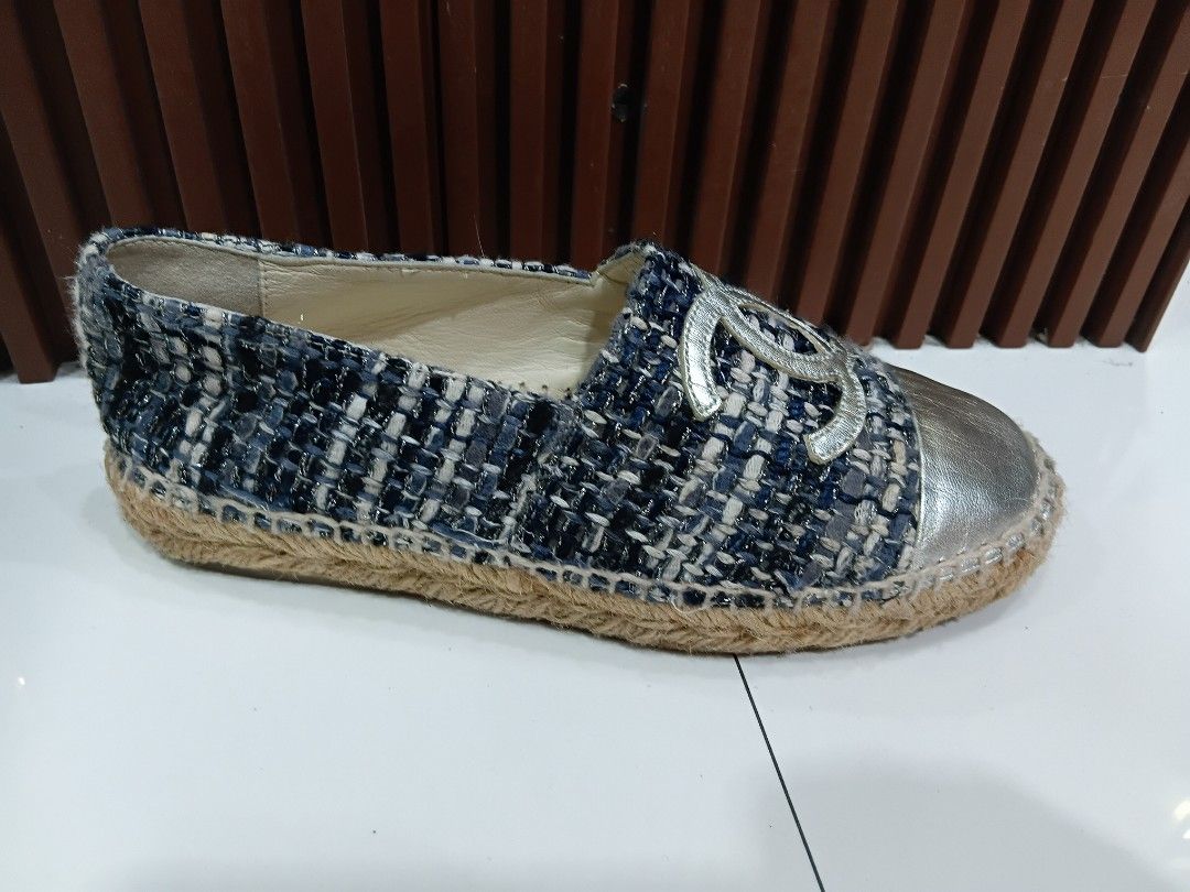 CCTweedChanel (Category: Loafers) located in Subic. Submitted by AnythingBrandedby_May (Listing ID 1471077778, Image 3). Description: CC Tweed.