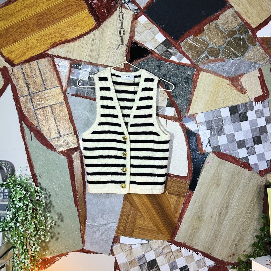 Celine knit set cardigan & top (Category: Luxury Apparel) located in Baguio. Submitted by kckc_luxury (Listing ID 1471094828, Image 2). Description: 🌸 TINY PINK SPOTS ARE LENS DAMAGE, NOT CLOTH STAINS ————————— ❗️KINDLY READ BEFORE MAKING AN OFFER❗️ LISTING DETAILS size:M width x length (inches):(top 20x20) (cardigan 23x21) condition: GOOD CONDITION --- MOP: Gcash / BPI MOD: J&T / JRS LOCATION: Baguio City --- NOTE: • Manage your expectations • 