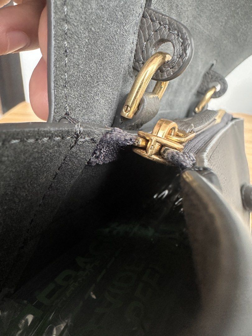 CELINE LUGGAY SMALL SIZE (Category: Luxury Bags & Wallets) located in Baguio. Submitted by saleztalk2600 (Listing ID 1471038571, Image 2). Description: CELINE LUGGAE BAG EXCELLENT CONDITION NO FLAWS 18k only.