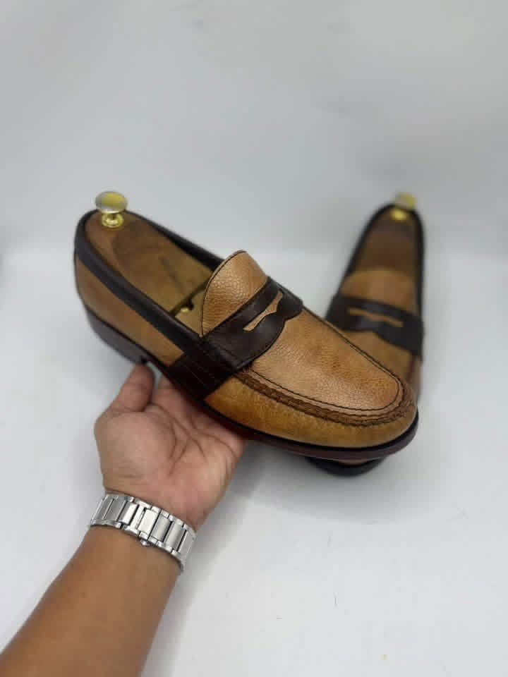 CH Cole haan Legit/Authentic (Category: Casual Shoes) located in Davao. Submitted by arthury421 (Listing ID 1470956083, Image 1). Description: CH Cole haan Legit/Authentic Condition: Good Issue: Used Size Tag: 8.5 US, 7.5 UK, 41.5 EU Insole tape: 26.5-27cm ₱ 1700 +sf Mop:Gcash Interested Pm Thank you Admin..