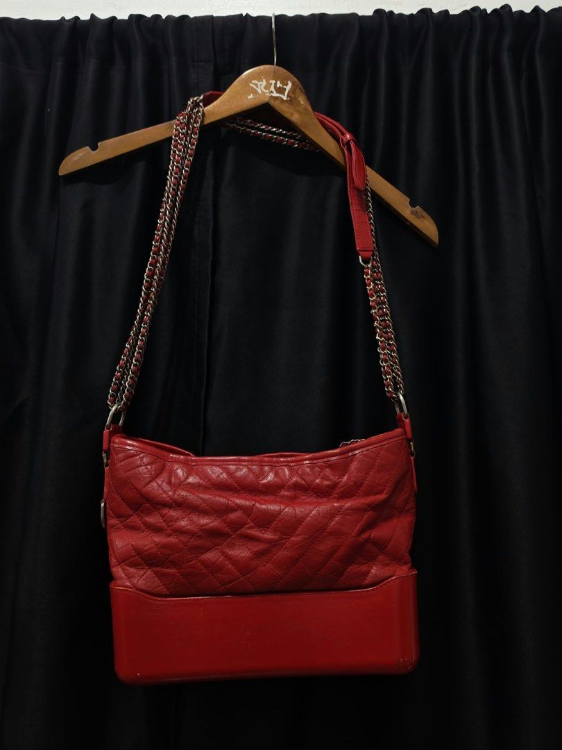 Chanel (Category: Shoulder Bags) located in Baguio. Submitted by thriftedbaguio (Listing ID 1471094011, Image 3). Description: Very Good Condition Color rate 9.5 Needs cleaning .