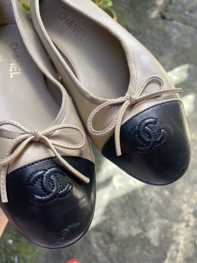 Chanel Cambon leather ballet flats (Category: Sneakers & Footwear) located in Naga. Submitted by black-market00 (Listing ID 1470993718, Image 2). Description: Chanel cambon leather ballet flats Size 38 Minimal scratch See last pic issue .