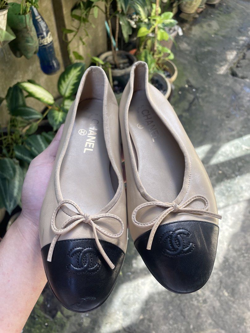 Chanel Cambon leather ballet flats (Category: Sneakers & Footwear) located in Naga. Submitted by black-market00 (Listing ID 1470993718, Image 1). Description: Chanel cambon leather ballet flats Size 38 Minimal scratch See last pic issue .
