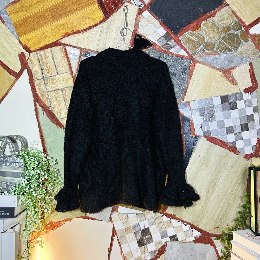 Chanel cardigan (Category: Luxury Apparel) located in Baguio. Submitted by kckc_luxury (Listing ID 1471095427, Image 3). Description: 🌸 TINY PINK SPOTS ARE LENS DAMAGE, NOT CLOTH STAINS ————————— ❗️KINDLY READ BEFORE MAKING AN OFFER❗️ LISTING DETAILS size:Large width x length (inches):25x28 condition: GOOd condition --- MOP: Gcash / BPI MOD: J&T / JRS LOCATION: Baguio City --- NOTE: • Manage your expectations • Photos did not go under any edit b