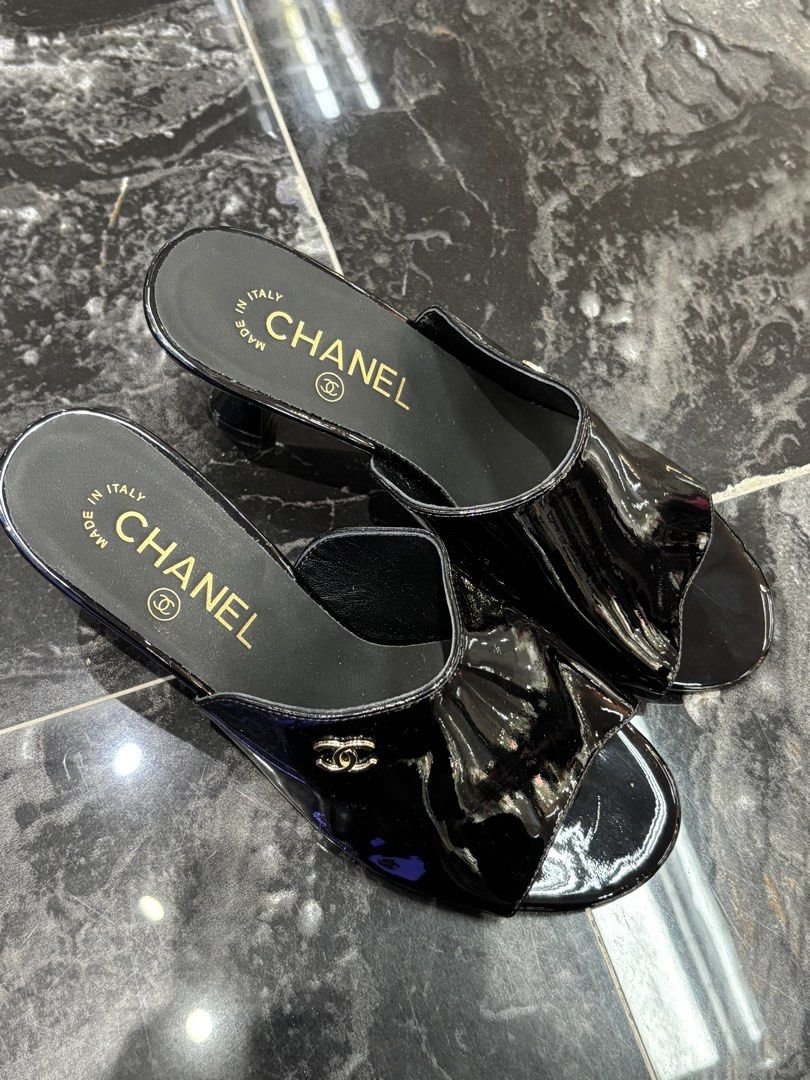 Chanel Patent Calfskin Interlocking CC Logo Mules (Category: Sneakers & Footwear) located in Naga. Submitted by unknwnstreetwear (Listing ID 1471062718, Image 2). Description: VERY GOOD CONDITION SIZE 38.