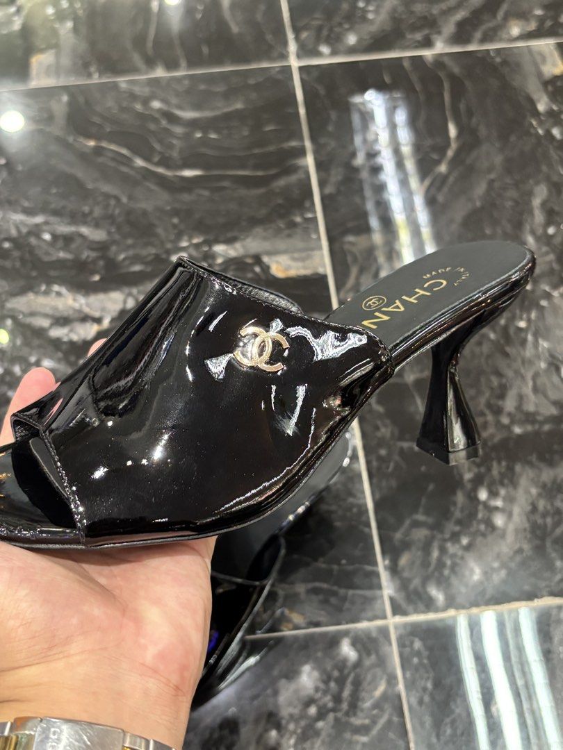 Chanel Patent Calfskin Interlocking CC Logo Mules (Category: Sneakers & Footwear) located in Naga. Submitted by unknwnstreetwear (Listing ID 1471062718, Image 3). Description: VERY GOOD CONDITION SIZE 38.