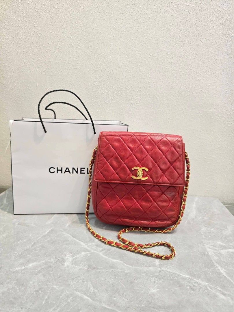 Chanel Quilted Lambskin Single Flap Shoulder Bag Authentic💯💯 (Category: Luxury Bags & Wallets) located in Davao. Submitted by SecondhandItems97 (Listing ID 1471004451, Image 1). Description: Small size Includes provided Chanel paper bag & generic dustbag.