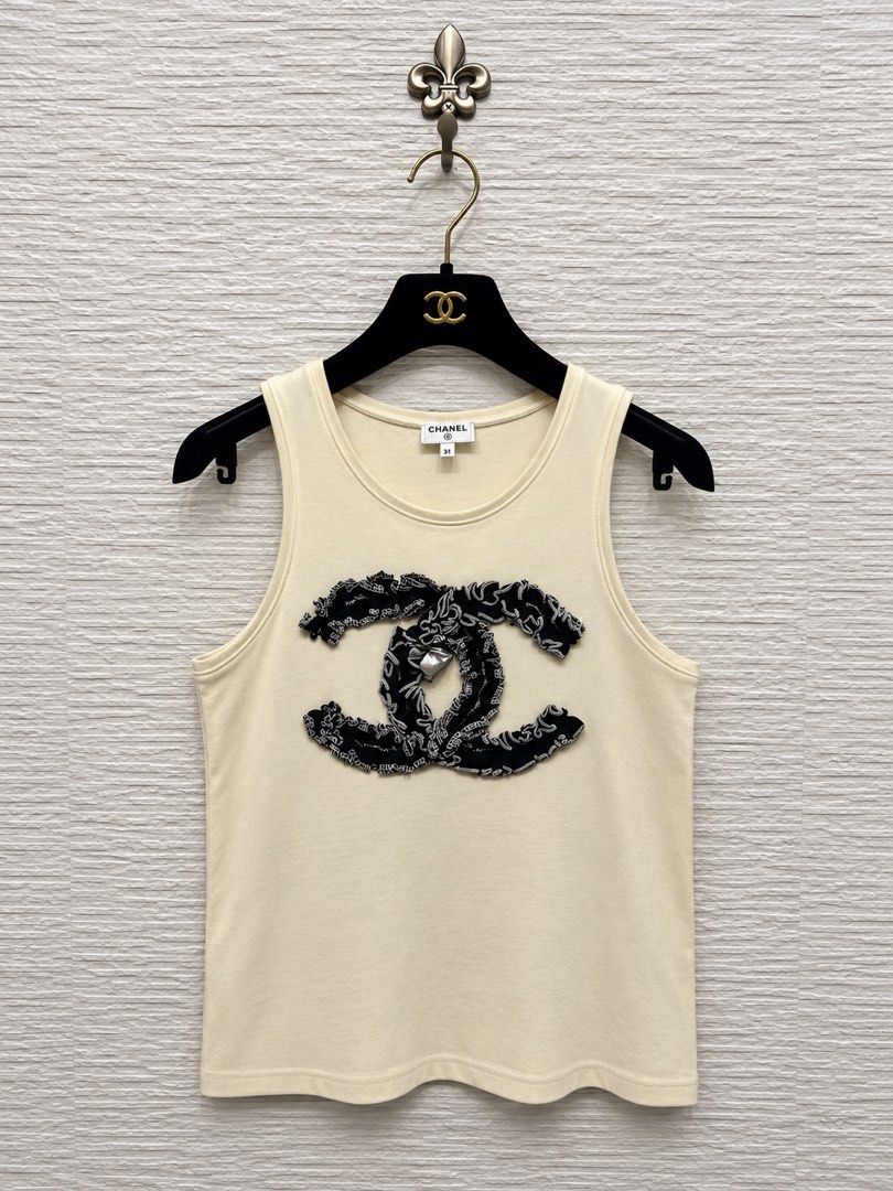 ⚜️Chanel Runway top | shirt (Category: Luxury Apparel) located in Makati City. Submitted by 90sangel (Listing ID 1471111422, Image 2). Description: .