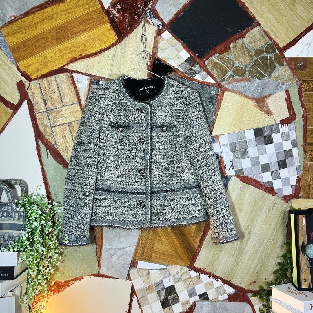 Chanel tweed jacket (Category: Luxury Apparel) located in Baguio. Submitted by kckc_luxury (Listing ID 1471095004, Image 2). Description: 🌸 TINY PINK SPOTS ARE LENS DAMAGE, NOT CLOTH STAINS ————————— ❗️KINDLY READ BEFORE MAKING AN OFFER❗️ LISTING DETAILS size:M width x length (inches):20x22 condition: EXCELLENT --- MOP: Gcash / BPI MOD: J&T / JRS LOCATION: Baguio City --- NOTE: • Manage your expectations • Photos did not go under any edit but co