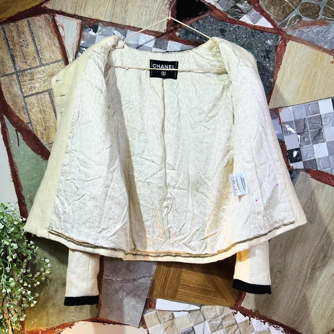 Chanel tweed jacket (Category: Luxury Apparel) located in Baguio. Submitted by kckc_luxury (Listing ID 1471095750, Image 3). Description: 🌸 TINY PINK SPOTS ARE LENS DAMAGE, NOT CLOTH STAINS ————————— ❗️KINDLY READ BEFORE MAKING AN OFFER❗️ LISTING DETAILS size:M width x length (inches):20x22 condition: Good condition / missing two buttons on sleeves --- MOP: Gcash / BPI MOD: J&T / JRS LOCATION: Baguio City --- NOTE: • Manage your expectations • P
