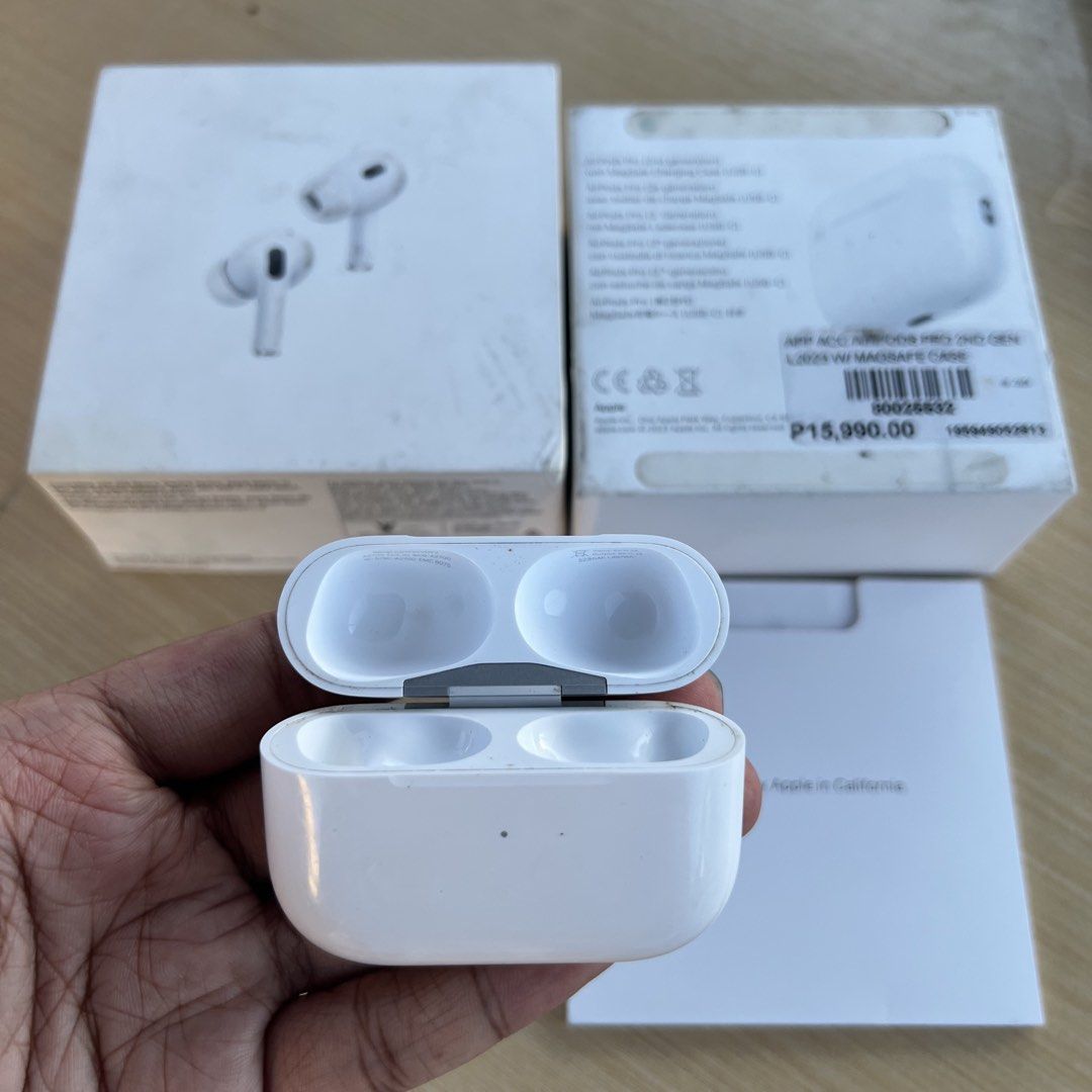 Charging Case Airpods Pro 2 Original (Lightning) (Category: Earphones) located in Cebu City. Submitted by luckyyfindss (Listing ID 1471034940, Image 1). Description: Charging Case Airpods Pro 2 Original (Lightning) I offer replacements to those missing or lost either left, right, and charging case Airpods this is the best for you 💯 - Still in great condition no issues - With replacement box - A2700 Model Number - All features are working - Compa
