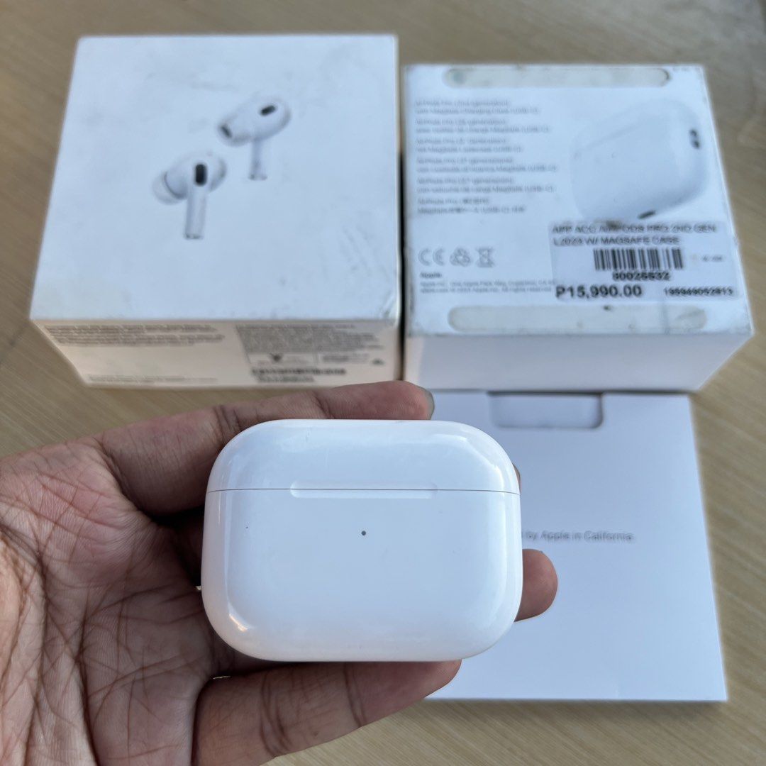Charging Case Airpods Pro 2 Original (Lightning) (Category: Earphones) located in Cebu City. Submitted by luckyyfindss (Listing ID 1471034940, Image 2). Description: Charging Case Airpods Pro 2 Original (Lightning) I offer replacements to those missing or lost either left, right, and charging case Airpods this is the best for you 💯 - Still in great condition no issues - With replacement box - A2700 Model Number - All features are working - Compa