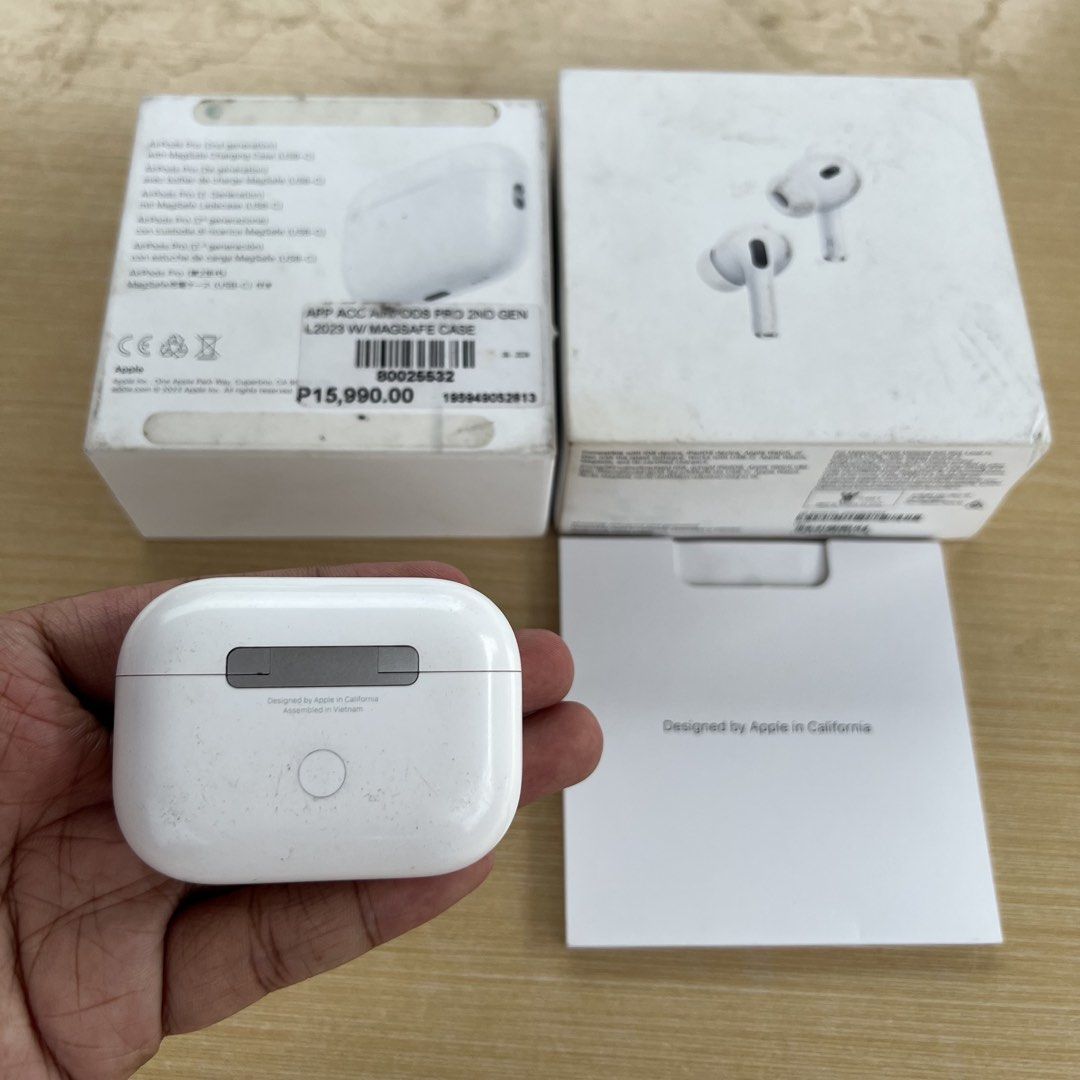 Charging Case Airpods Pro 2 Original (USB-C) (Category: Earphones) located in Cebu City. Submitted by luckyyfindss (Listing ID 1471035944, Image 3). Description: Charging Case Airpods Pro 2 Original (USB-C) I offer replacements to those missing or lost either left, right, and charging case Airpods this is the best for you 💯 - Still in good condition - With replacement box - A2968 Model Number - All features are working - Compatible also with Lig