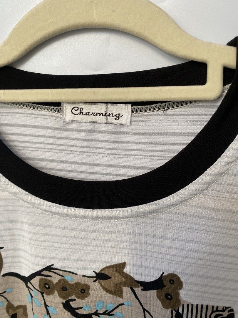 Charming Japan top (Category: Blouses) located in Makati City. Submitted by indaysukaycloset (Listing ID 1471005319, Image 2). Description: Charming Japan Top - ₱100 Floral Tunic / Longsleeve Size LL fits L-XL 90% Poly soft stretch Good as new.