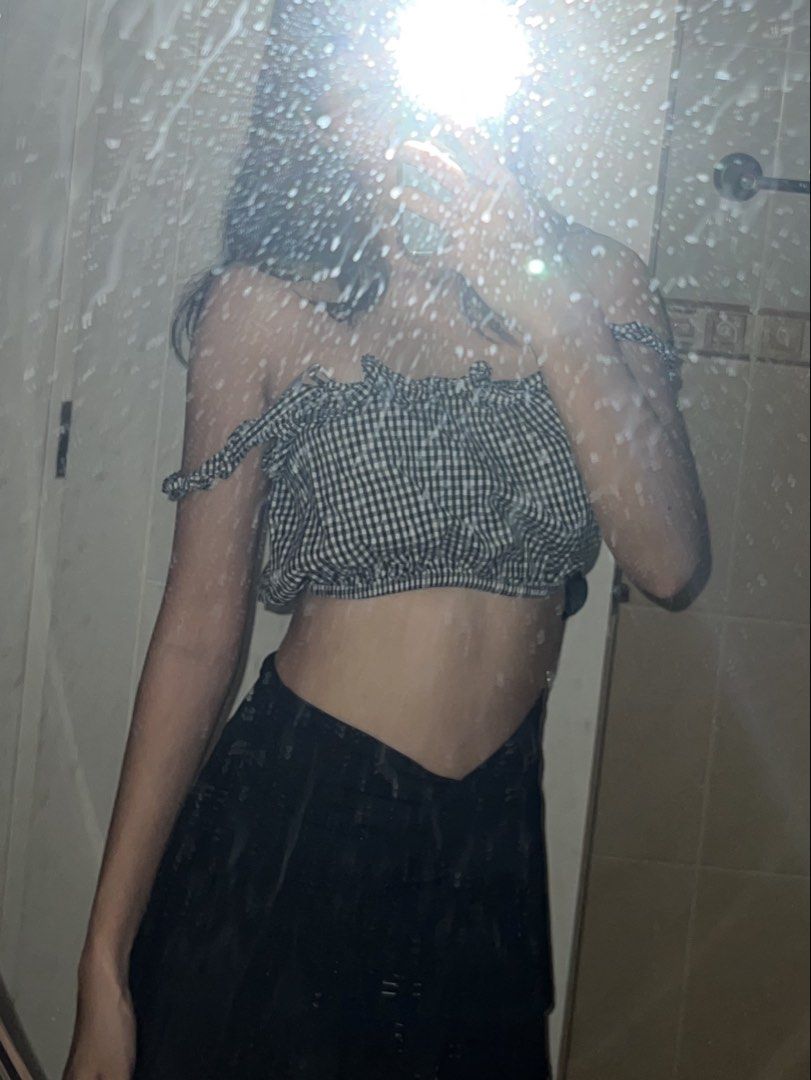Checkered Crop top (Category: Sleeveless) located in Pasay City. Submitted by cathyyy_ (Listing ID 1470938439, Image 1). Description: .