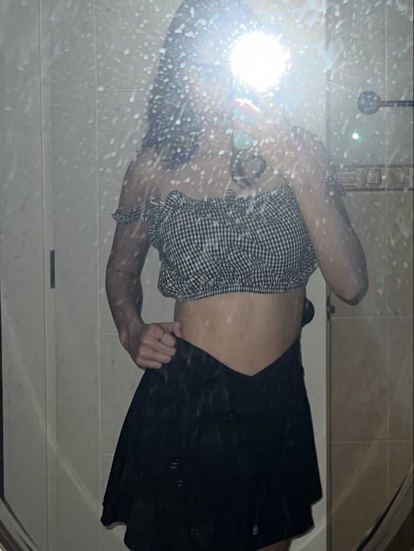 Checkered Crop top (Category: Sleeveless) located in Pasay City. Submitted by cathyyy_ (Listing ID 1470938439, Image 2). Description: .