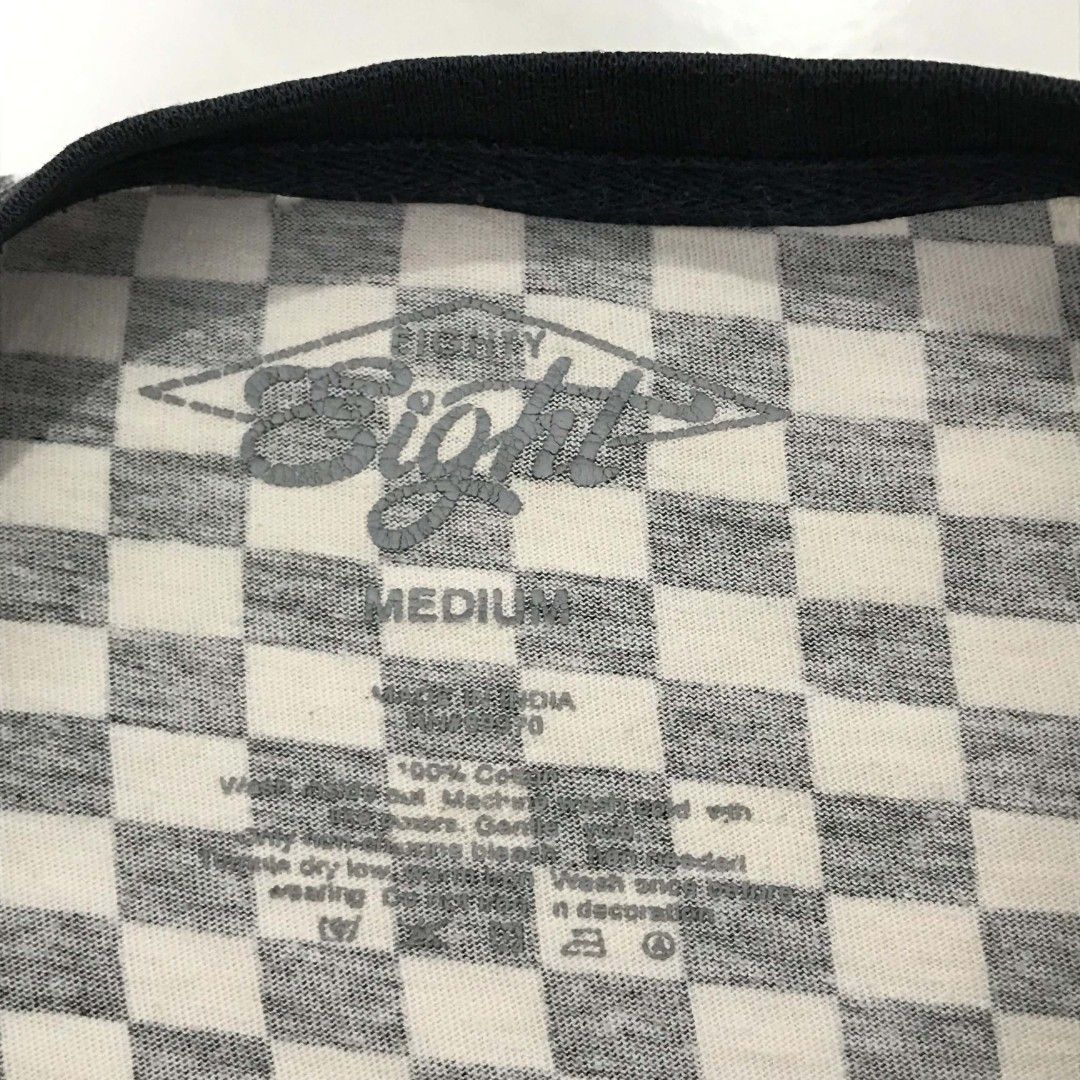 CHECKERED WEED TEE LONGSLEEVES SHIRT MEDIUM (Category: Tshirts & Polo Shirts ) located in Cavite. Submitted by justthrift06 (Listing ID 1470956739, Image 3). Description: DIMENSION 22X28 GOOD CONDITION SHIPPING NATIONWIDE.