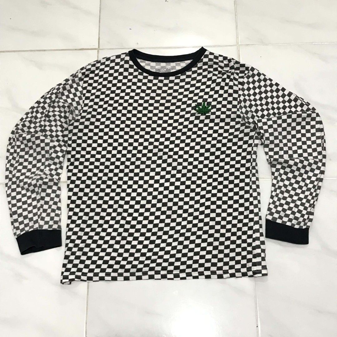 CHECKERED WEED TEE LONGSLEEVES SHIRT MEDIUM (Category: Tshirts & Polo Shirts ) located in Cavite. Submitted by justthrift06 (Listing ID 1470956739, Image 2). Description: DIMENSION 22X28 GOOD CONDITION SHIPPING NATIONWIDE.