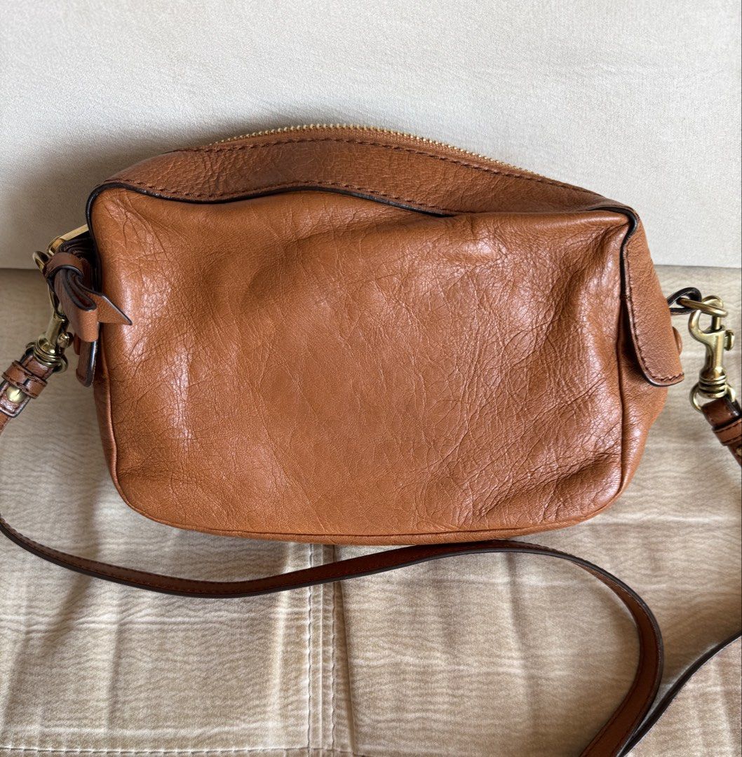 Chloe crossbody camera bag (Category: Luxury Bags & Wallets) located in Manila. Submitted by shoppers780 (Listing ID 1470985821, Image 2). Description: Authentic Chloe crossbody camera bag No inclusion .