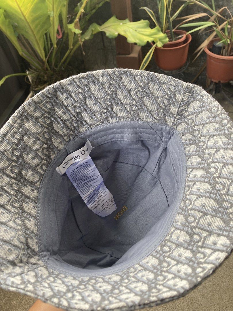 Christian Dior Oblique Bucket Hat (Category: Luxury Apparel) located in Dapitan. Submitted by thrift_archive2026 (Listing ID 1471027219, Image 2). Description: 𝐂𝐡𝐫𝐢𝐬𝐭𝐢𝐚𝐧 𝐃𝐢𝐨𝐫 𝐎𝐛𝐥𝐢𝐪𝐮𝐞 𝐁𝐮𝐜𝐤𝐞𝐭 𝐇𝐚𝐭 𝐟𝐞𝐚𝐭𝐮𝐫𝐢𝐧𝐠 𝐭𝐡𝐞 𝐢𝐜𝐨𝐧𝐢𝐜 𝐠𝐫𝐞𝐲 𝐦𝐨𝐧𝐨𝐠𝐫𝐚𝐦 𝐩𝐚𝐭𝐭𝐞𝐫𝐧 𝐚𝐧𝐝 𝐚 𝐜𝐨𝐧𝐭𝐫𝐚𝐬𝐭𝐢𝐧𝐠 𝐞𝐦𝐛𝐫𝐨𝐢𝐝𝐞𝐫𝐞𝐝 “𝐂𝐡𝐫𝐢𝐬𝐭𝐢𝐚𝐧 𝐃𝐢𝐨𝐫 𝐏𝐚𝐫𝐢𝐬” 𝐛𝐚𝐧𝐝 𝐎𝐅𝐅/𝐀𝐔𝐓𝐇𝐄𝐍𝐓𝐈𝐂 GOOD AS NEW.