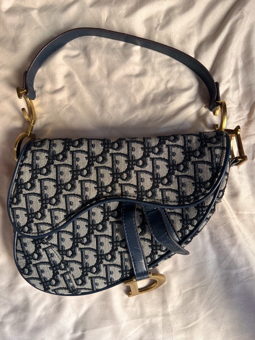 Christian Dior Oblique Saddle Bag Blue (Category: Luxury Bags & Wallets) located in Cavite. Submitted by yminhq (Listing ID 1470985328, Image 1). Description: RFS: declutter .