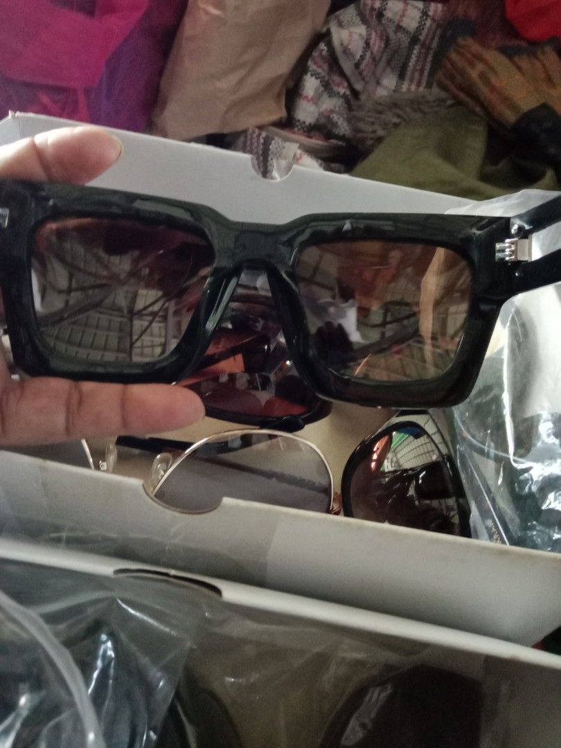 Chunky Black Frame Sunglasses with Tinted Lenses (Category: Sunglasses & Eyewear) located in Rosario. Submitted by gmarilyn1934608 (Listing ID 1470957114, Image 3). Description: - Style: Chunky square frame with bold black design - Lenses: Dark gradient lenses that block glare effectively - Condition: Brand new in box with plastic wrapping - Usage: Perfect for daily wear and sun protection - Storage: Comes in a secure cardboard storage box.