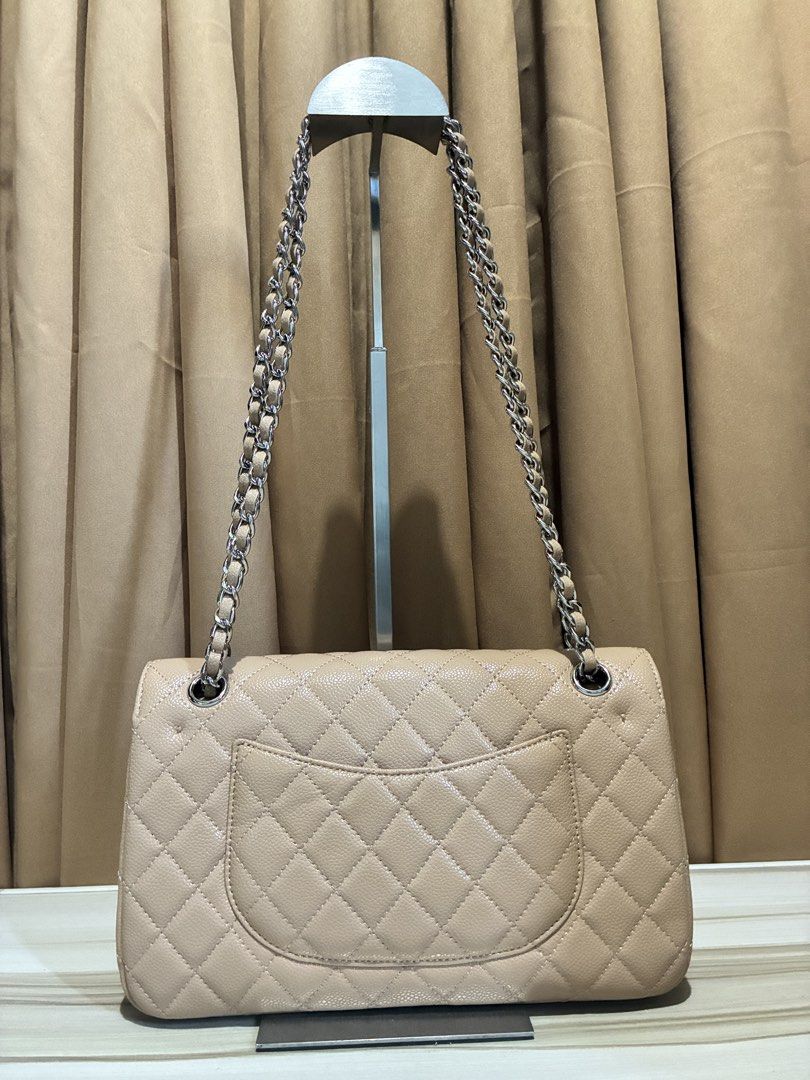 Classic flap (Category: Luxury Bags & Wallets) located in Manila. Submitted by finders_keepers651 (Listing ID 1471103831, Image 2). Description: .