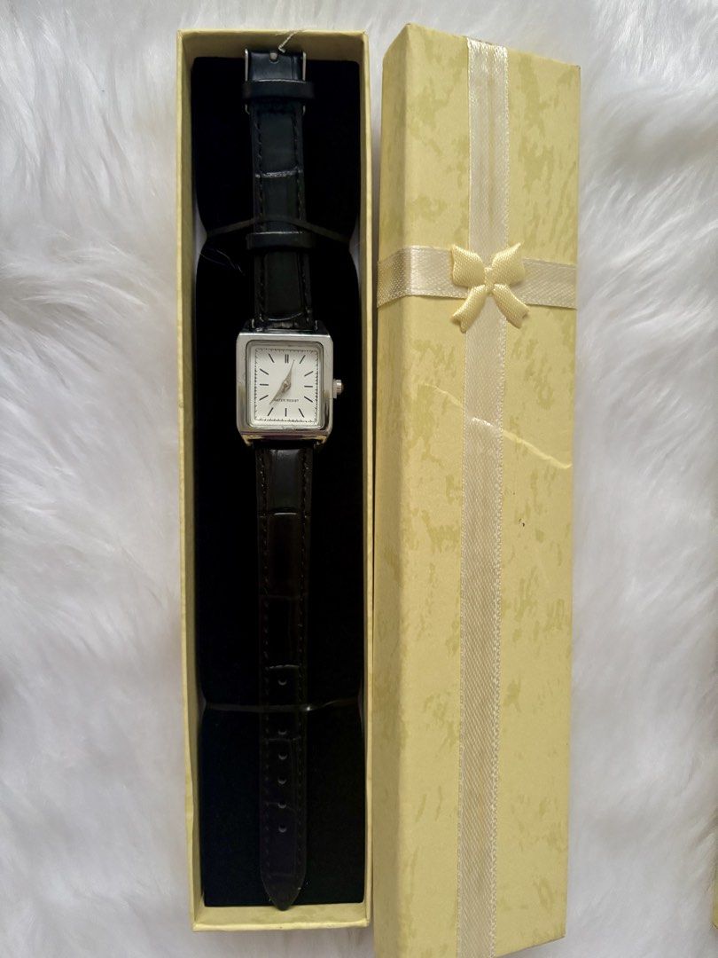 Classic Leather Watch (Category: Women's Watches) located in Nabua. Submitted by prlvdthgss (Listing ID 1470993536, Image 1). Description: The daily go-to. Crisp, clean, and classic. 🍂 Friendly reminder: Proper care and avoiding water will keep this leather looking great for years. battery operated with box no cod| price+sf gcash/maribank 📍camsur, bicol.