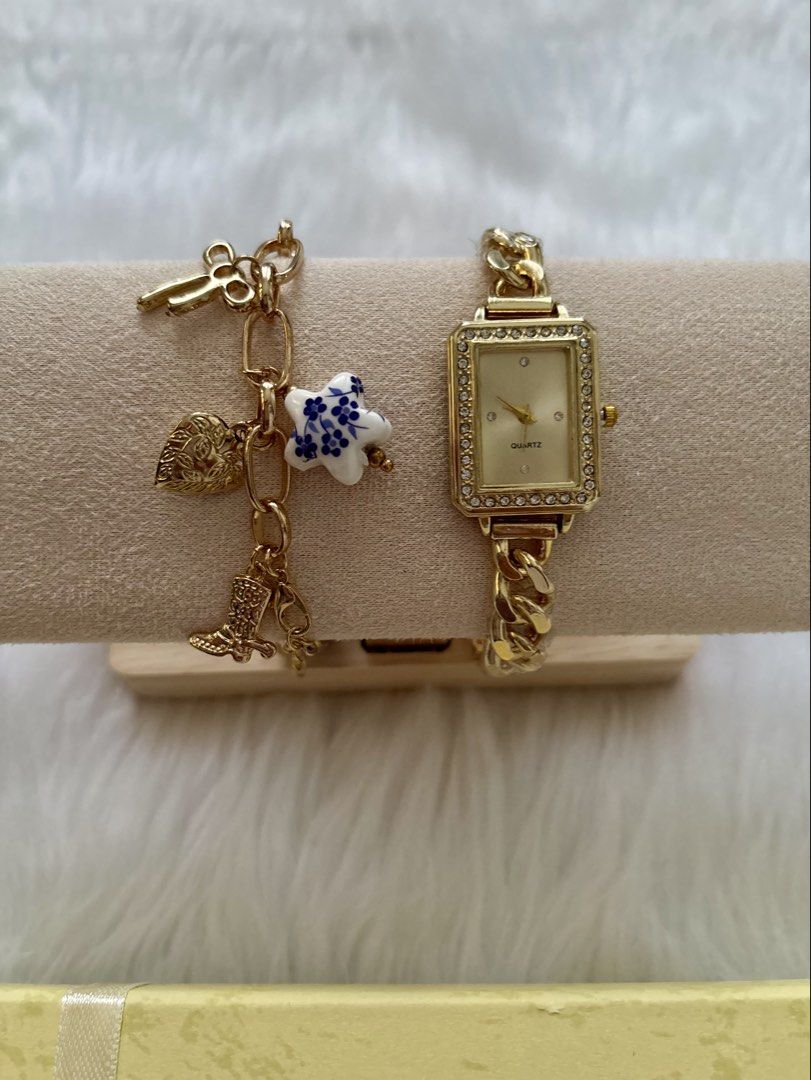Classy Watch ✨ (Category: Women's Watches) located in Nabua. Submitted by prlvdthgss (Listing ID 1470992049, Image 1). Description: Classic timepieces for any look. ⌚✨ Note: Not guaranteed non-tarnish, but with proper care and regular wiping, they will definitely last long! Brandnew with box 🎁 Battery operated no cod | price +sf Gcash/maribank 📍camsur,bicol .