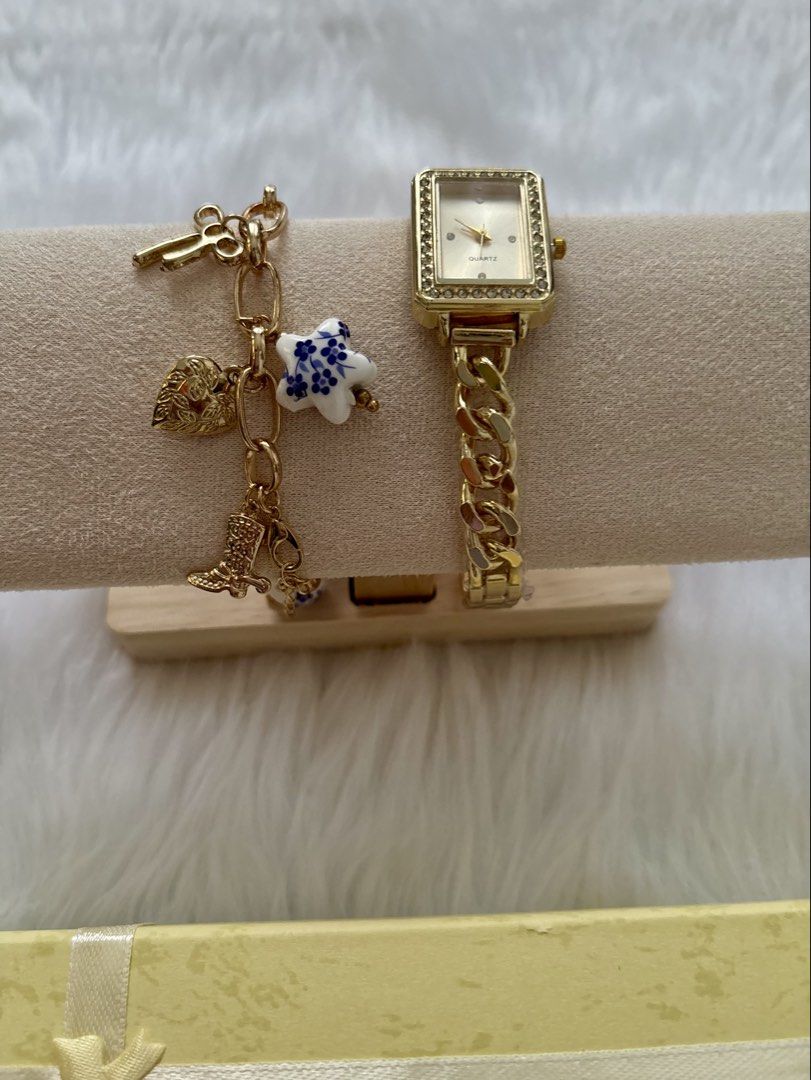 Classy Watch ✨ (Category: Women's Watches) located in Nabua. Submitted by prlvdthgss (Listing ID 1470992049, Image 3). Description: Classic timepieces for any look. ⌚✨ Note: Not guaranteed non-tarnish, but with proper care and regular wiping, they will definitely last long! Brandnew with box 🎁 Battery operated no cod | price +sf Gcash/maribank 📍camsur,bicol .