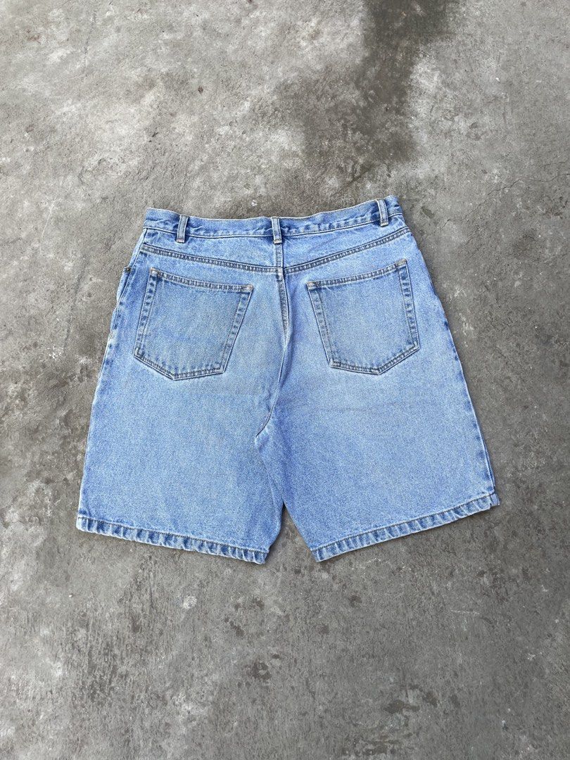 Club Room Short❤️ (Category: Shorts) located in Roxas City. Submitted by patch_archive (Listing ID 1471068607, Image 2). Description: Club Room Short❤️ 📏 ACTUAL DIMENSION USING INCHES 👖 WAIST : 34 👖 LENGTH : 20.5 👖 HEM : 11.5 👖 FLAWS : FLAWS AT THE PIC 🏷️ PRICE : 400 PHP + SF * MESSAGE ME IF YOU HAVE ANY OTHER QUESTION ABOUT SIZING . 🚚 Local shipping fee ( 70-85 Php) ✈️ International Shipping fee cost “DM” 💳 Mode of payment ( Gcash, PayPa